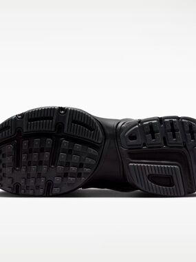 Nike Men's Black Grip-Pattern Sneakers